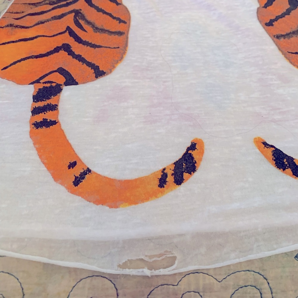 ❤️CHASER FACING TIGERS MUSCLE SLEEVELESS TEE❤️WORN ONCE!! - Picture 7 of 9